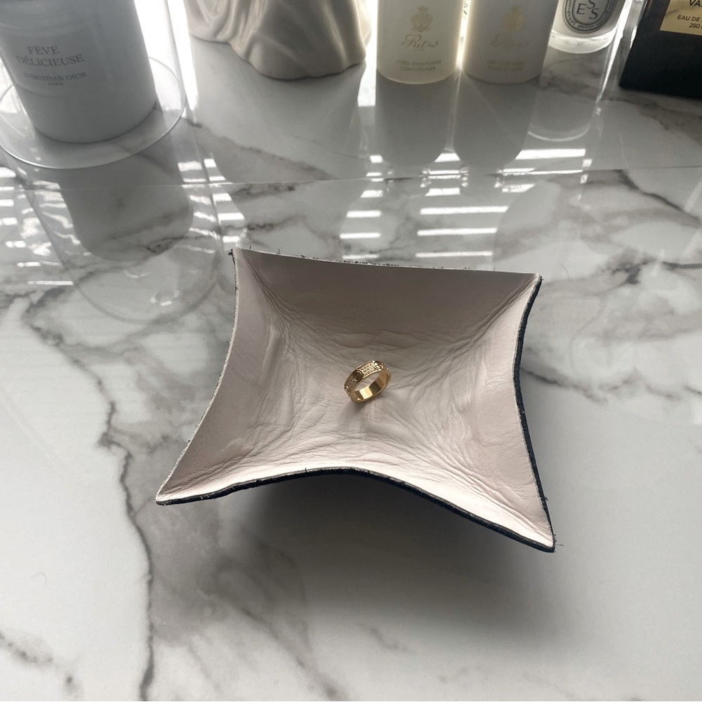 LEATHER VALET TRAY